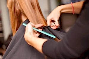 Стрижка в парикмахерской на Западном