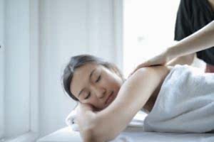 массаж спины в Алматы