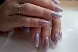 перламутровый маникюр в Алматые